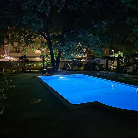 Biergarten Μεντουλίν Εξωτερικό φωτογραφία