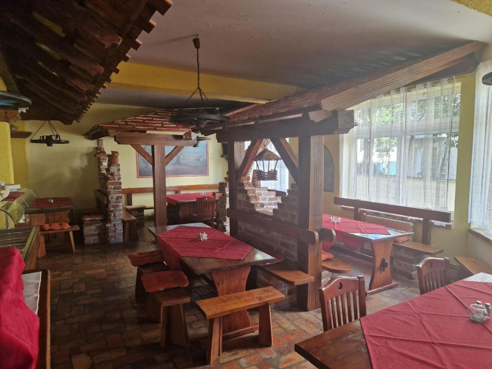 Biergarten Μεντουλίν Εξωτερικό φωτογραφία