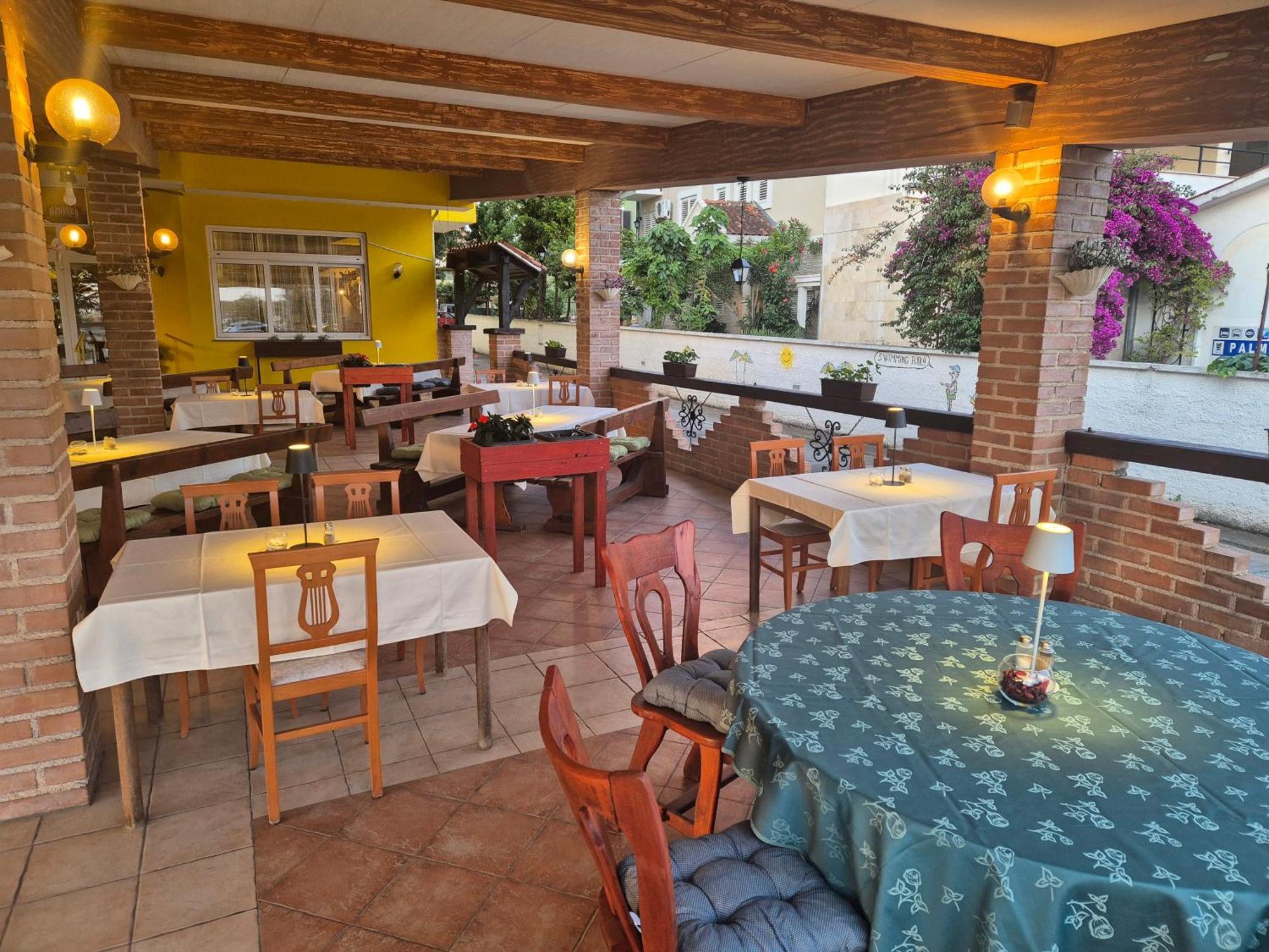 Biergarten Μεντουλίν Εξωτερικό φωτογραφία