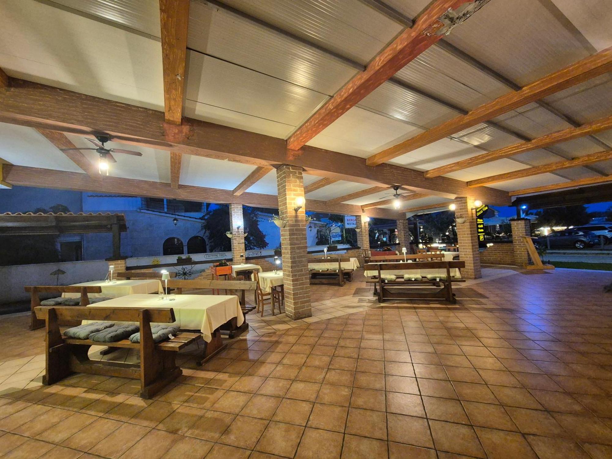Biergarten Μεντουλίν Εξωτερικό φωτογραφία
