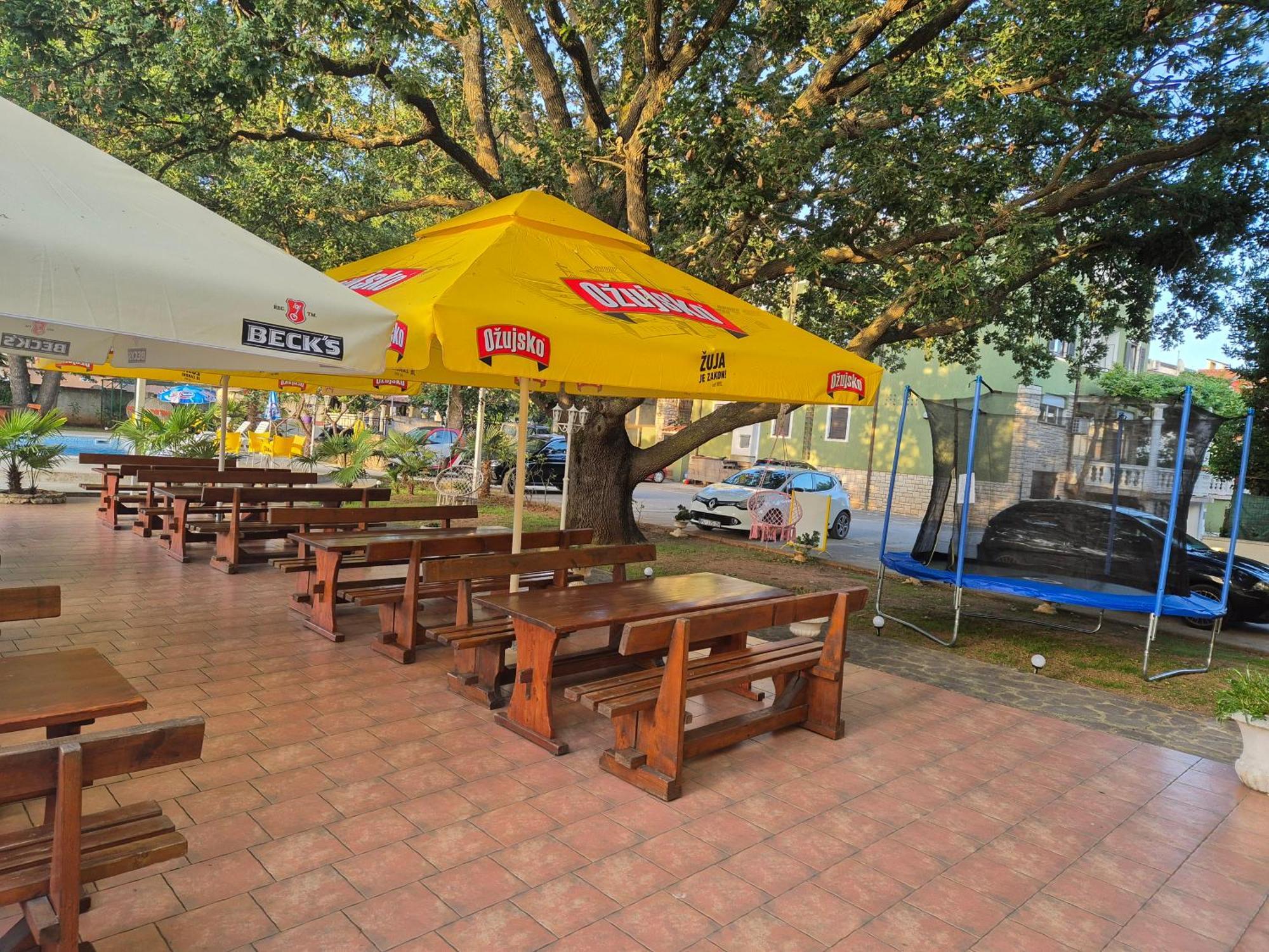 Biergarten Μεντουλίν Εξωτερικό φωτογραφία