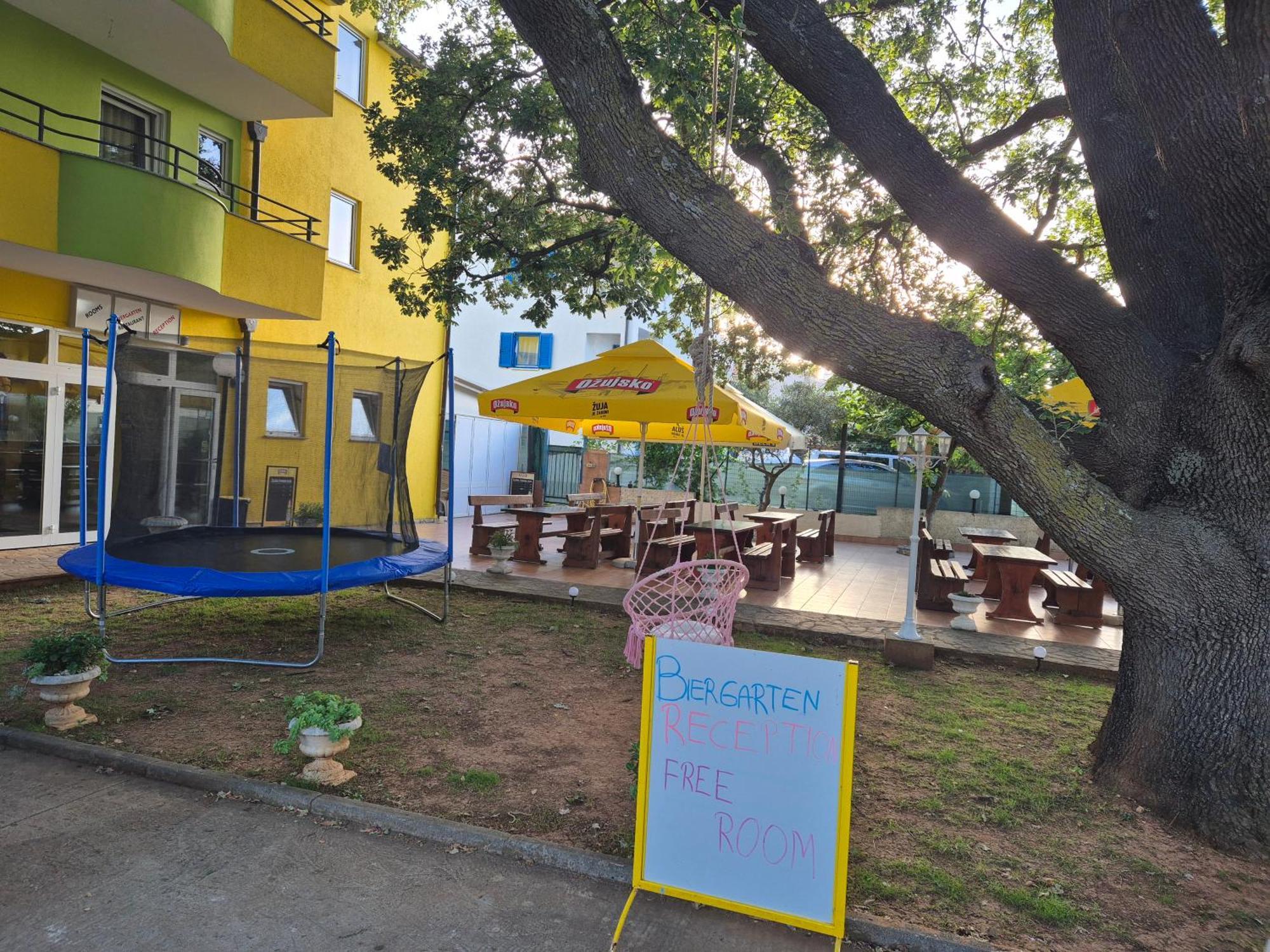Biergarten Μεντουλίν Εξωτερικό φωτογραφία