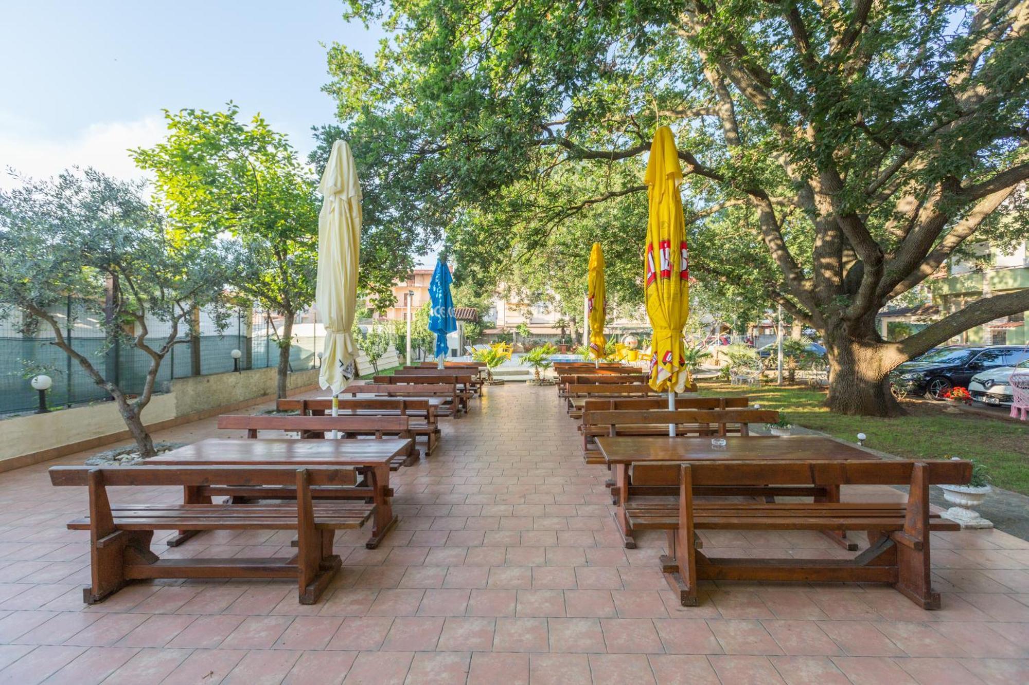 Biergarten Μεντουλίν Εξωτερικό φωτογραφία